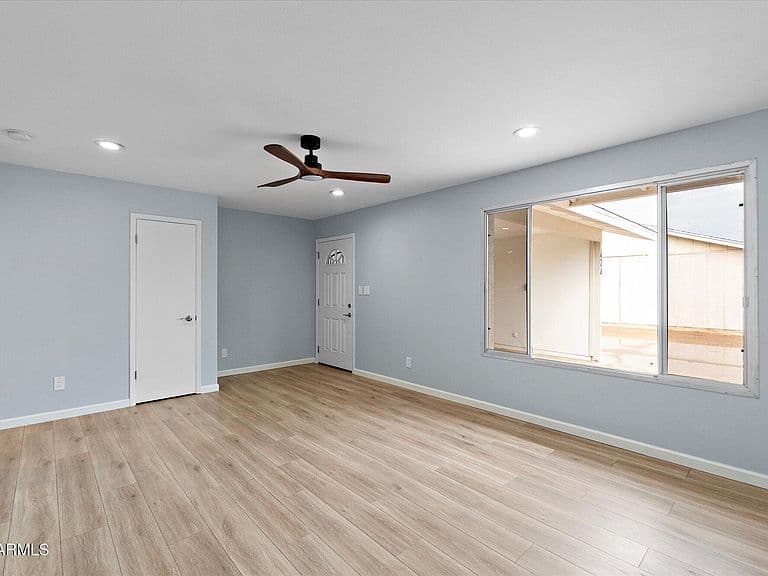 424 W SANTA CRUZ Drive photo 5