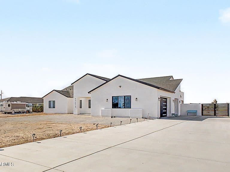 33634 W EARLL Drive photo 3