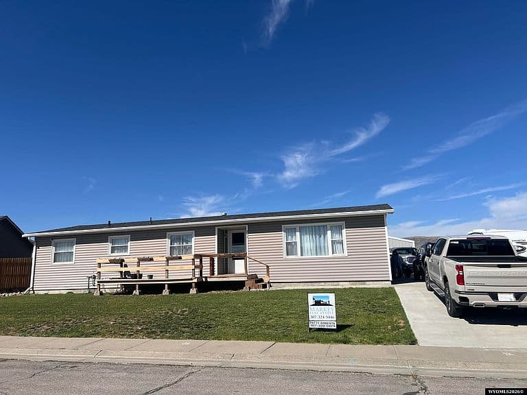 706 Olive Cir photo 1