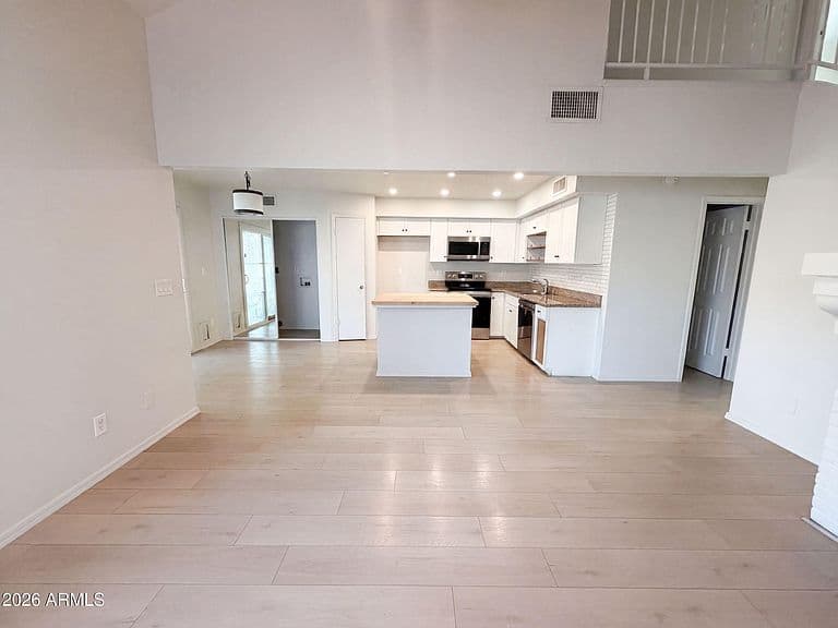 6723 W AIRE LIBRE Avenue photo 2
