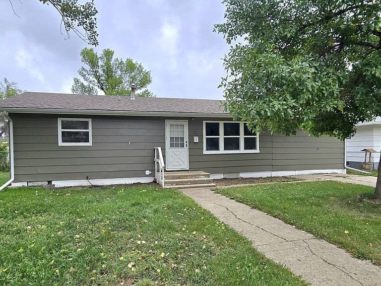 217 2nd St photo 1