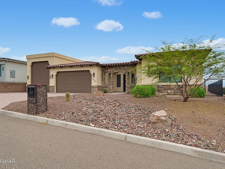 6764 Avienda De Los Foothills photo 2