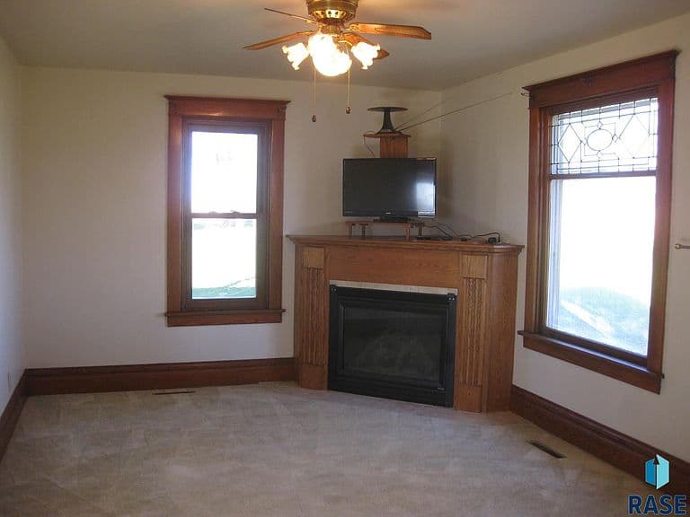 24555 463rd Ave photo 3