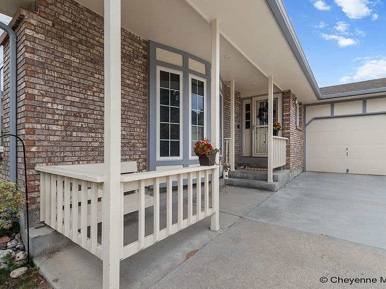 7220 Bridle Dr photo 3