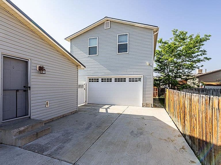 1410 N Riverbend Dr photo 4