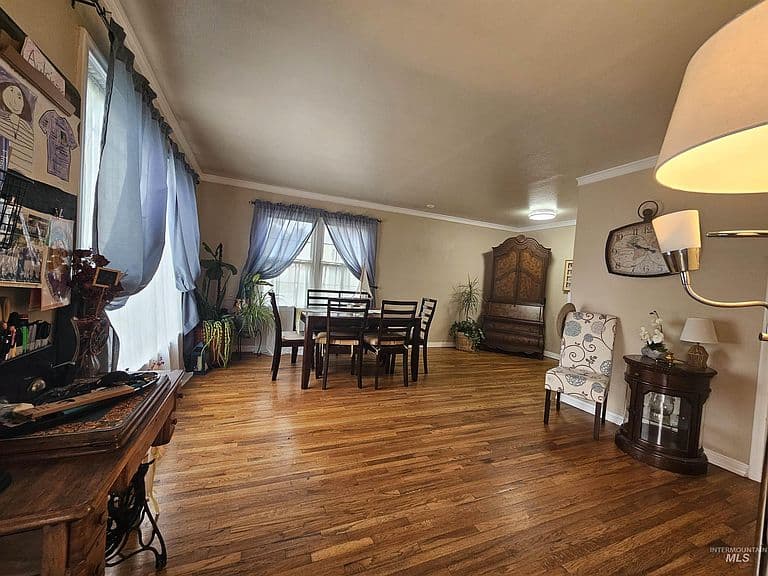 1640 Willow Ln photo 2