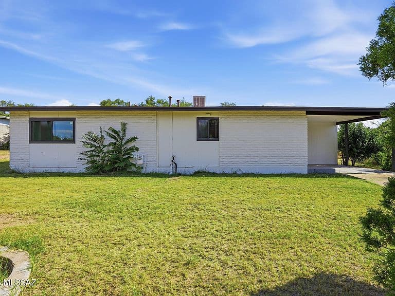 2076 N Calle Trinidad photo 2