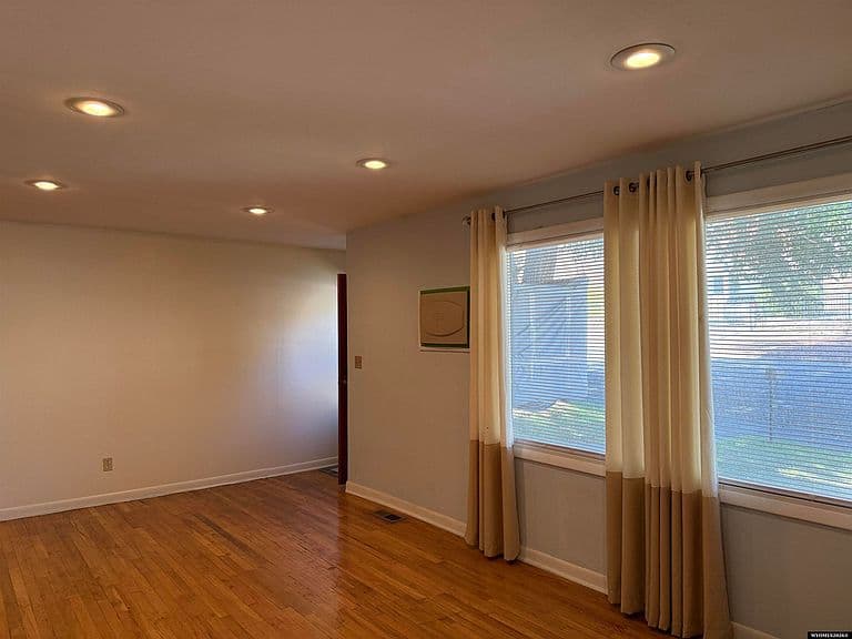 541 Ryan St photo 4