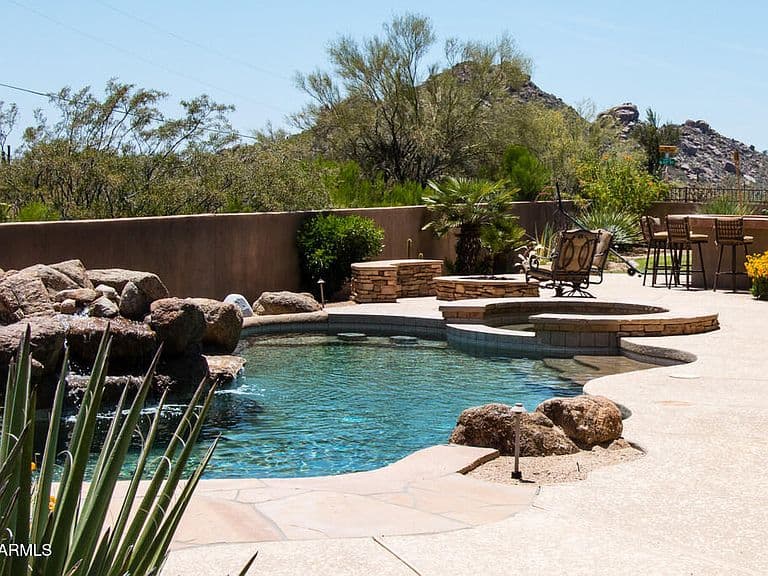 8309 E Eagle Feather Road photo 2