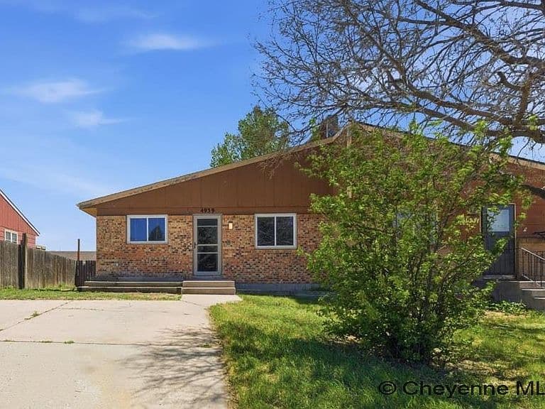 4939 Atlantic Dr photo 1