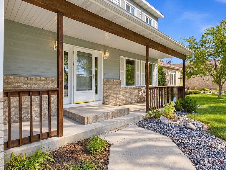 1014 Sommerset Dr photo 3