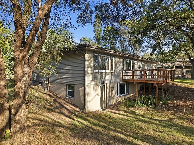 1607 Westview Dr photo 2
