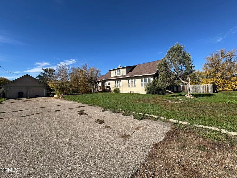 908 Elk St photo 4