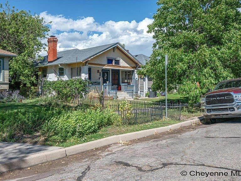 110 E 27th St photo 3