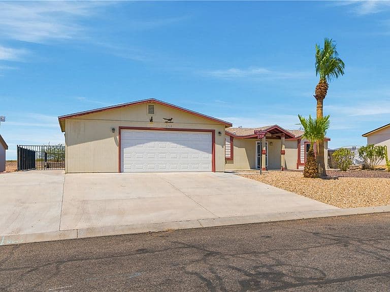 2719 E Vicki Avenue photo 4