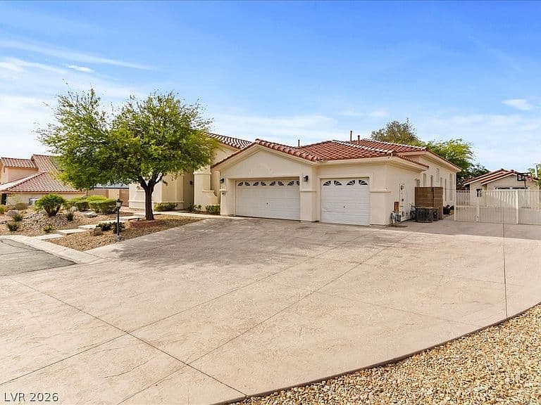 6880 Royal Heritage Ct photo 1