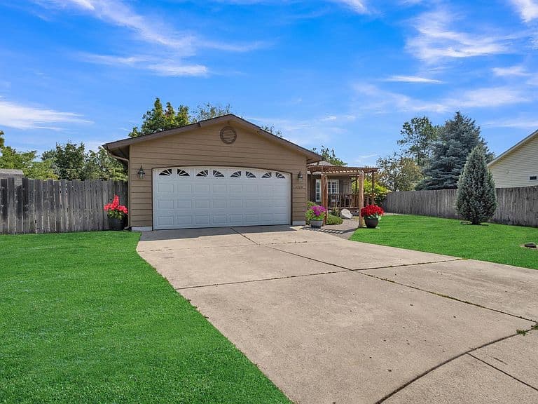 1704 N Trellis Ct photo 2