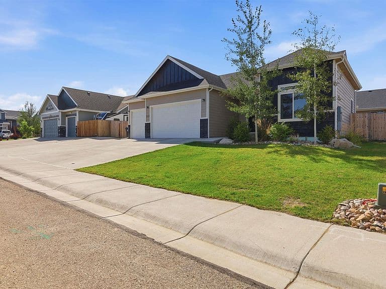 3717 Dancing Wolf Dr photo 2