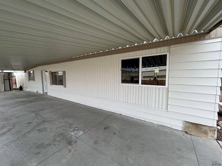 11427 E 36th Pl photo 5