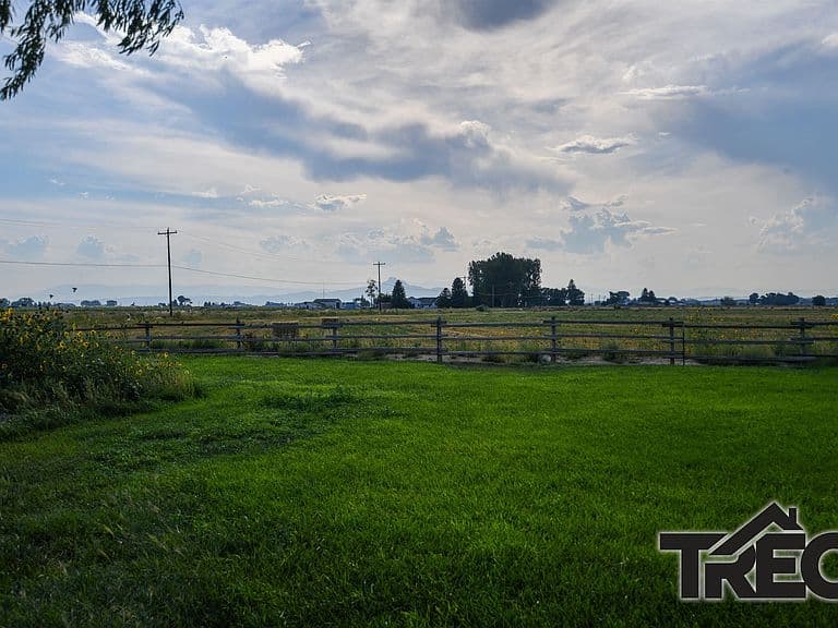 998 Road 10 photo 3