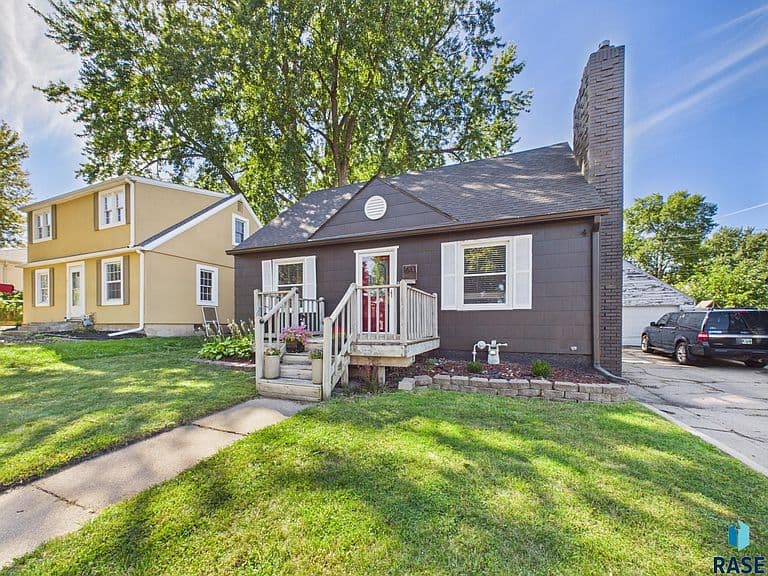 1613 S Van Eps Ave photo 3