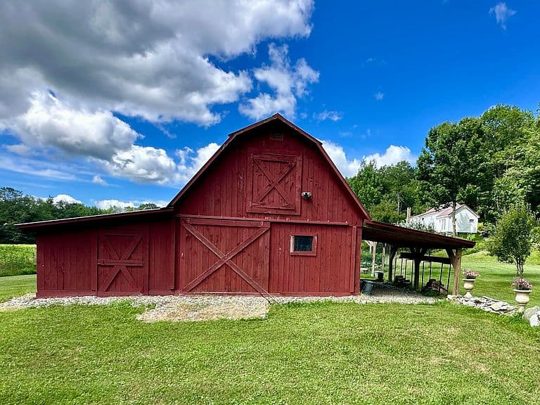 1376 Shaftsbury Hollow Road photo 2