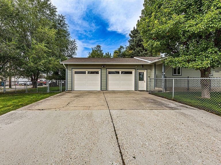 3203 Clark St photo 3