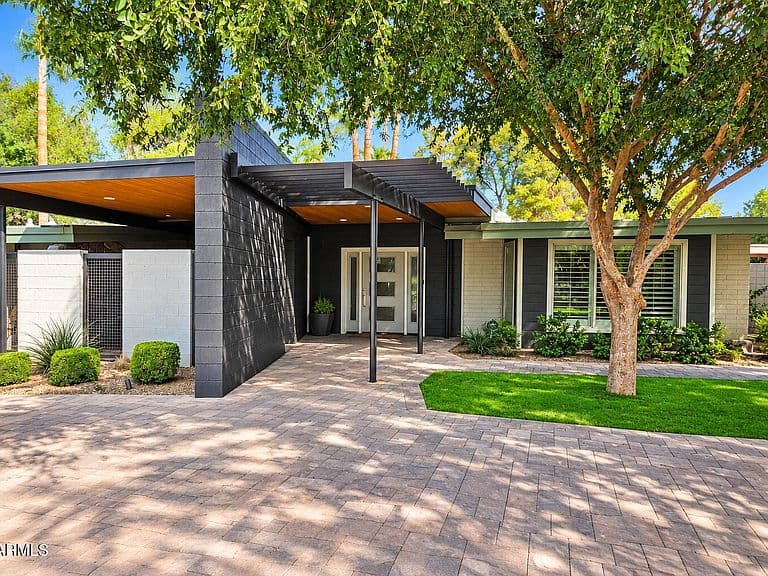 318 W LAWRENCE Road photo 1