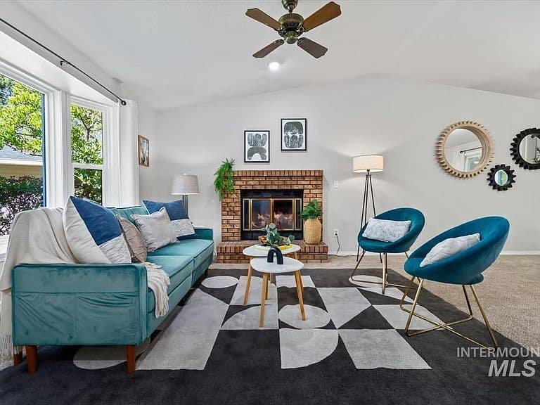1526 E Symphony Ct photo 3
