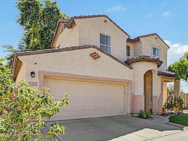 1205 E CHAMBERS Street photo 4
