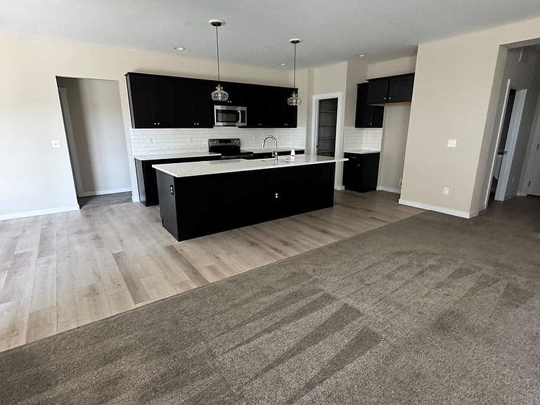 2815 N Klemmer Ave photo 3