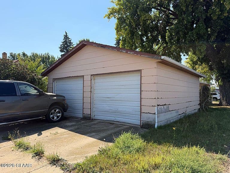 900 Adams Ave photo 3