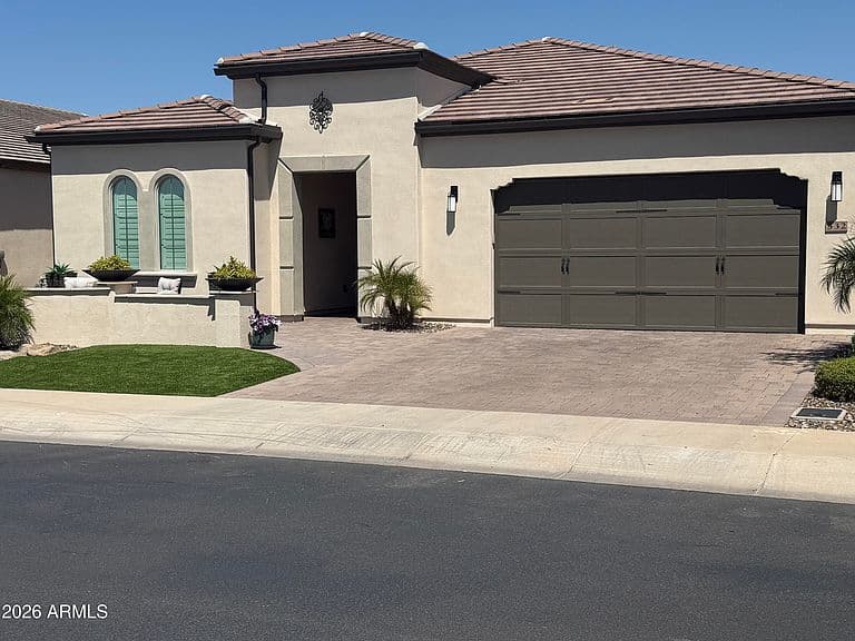 332 E BRACCIANO Avenue photo 2