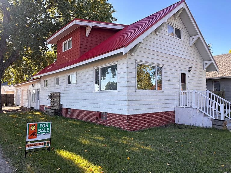 701 Cedar Ave photo 1