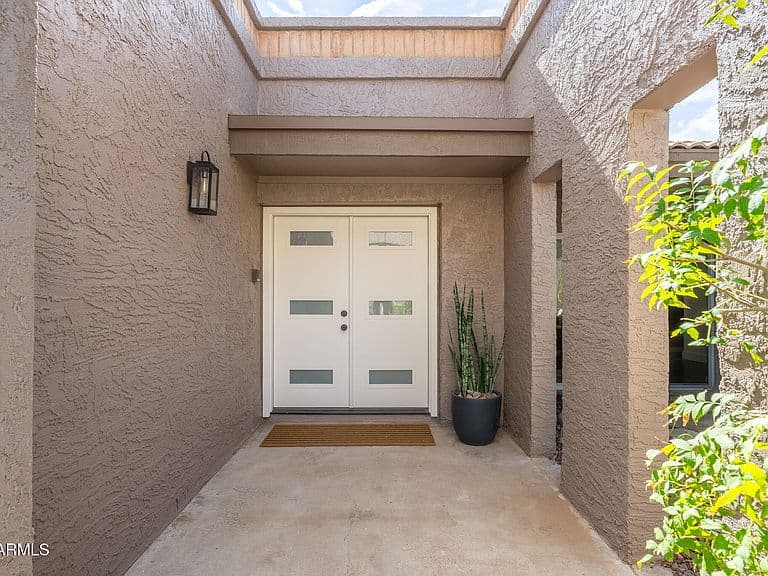 220 W WILLOW Avenue photo 5