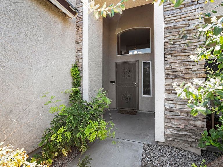 3377 E MAYBERRY Avenue photo 5