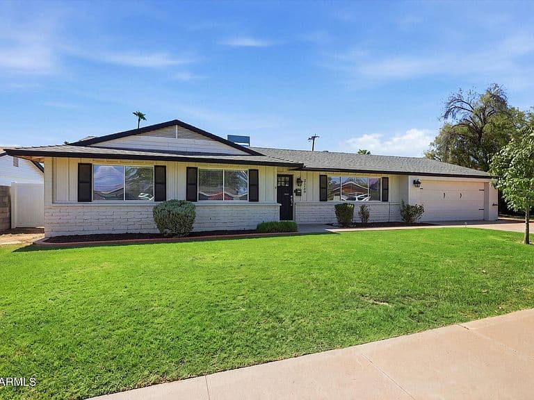 3115 E YUCCA Street photo 2