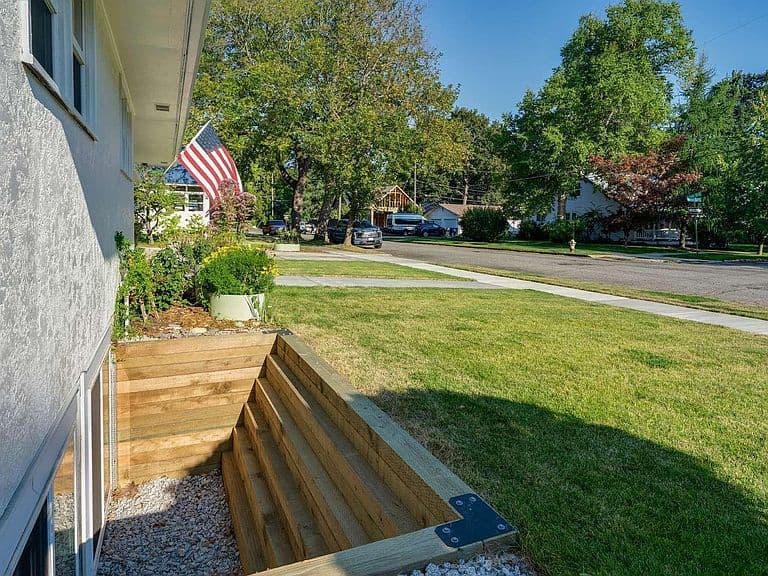 422 Antone St photo 4