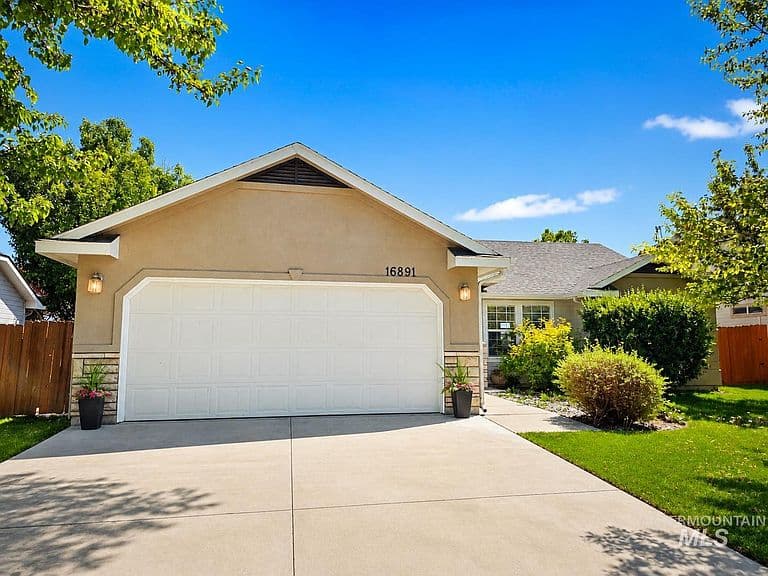 16891 N Darmady Loop photo 1