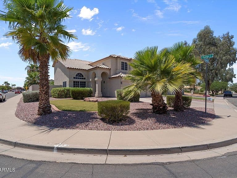 613 W SERENO Drive photo 3