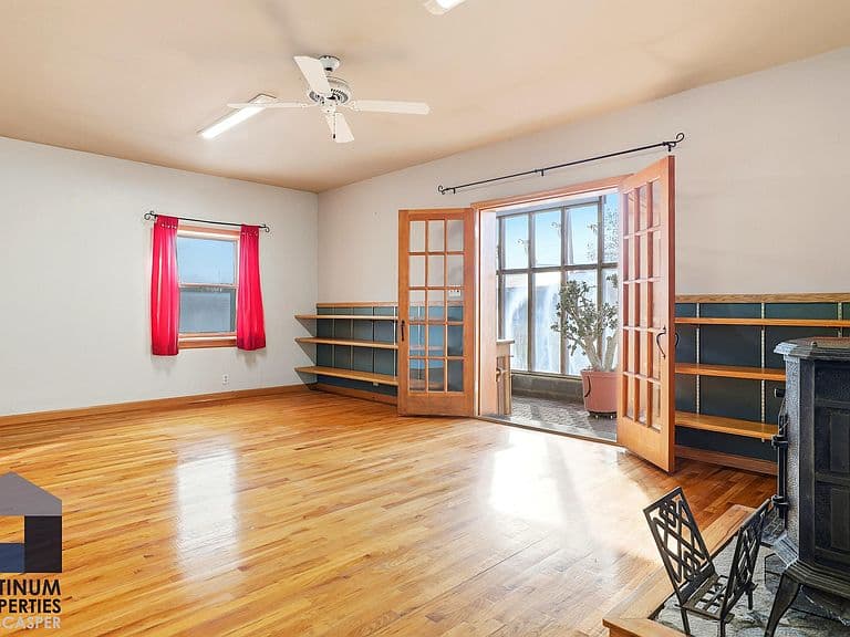 321 Lily St photo 5