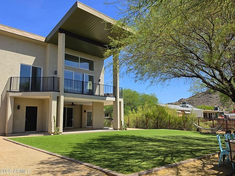 933 W MERCER Lane photo 2
