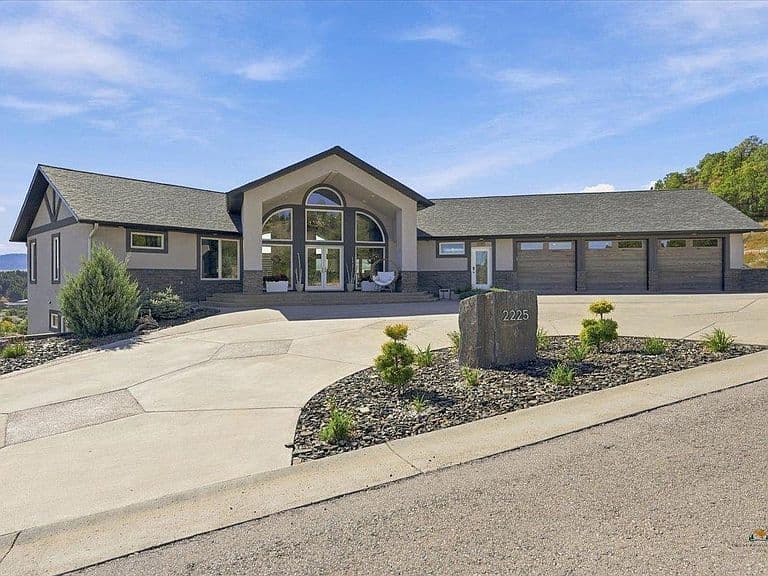 2225 Saddle Horn Dr photo 4