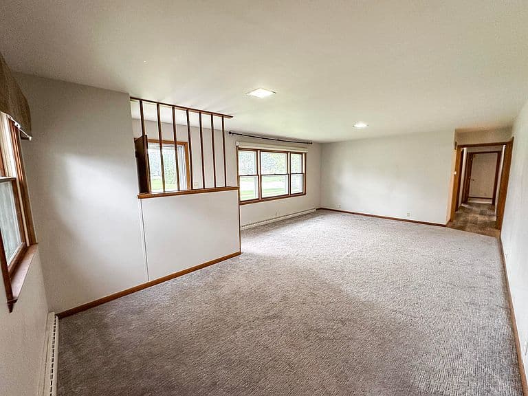 110 Spring Ave S photo 5