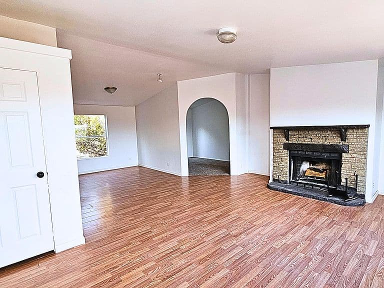 55 N Country Ln photo 1