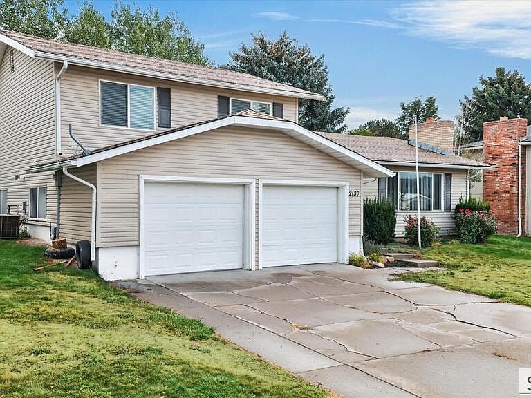 2130 Diane Ln photo 2