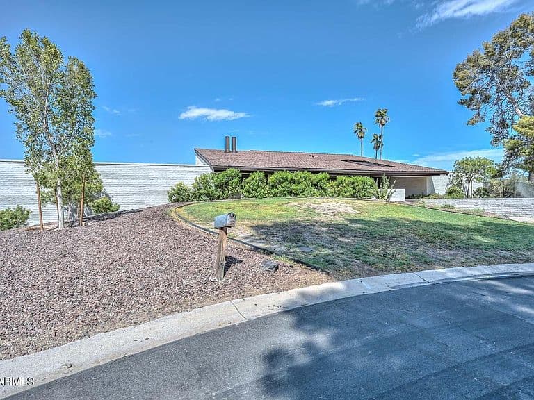 560 E CAMPINA Drive photo 1