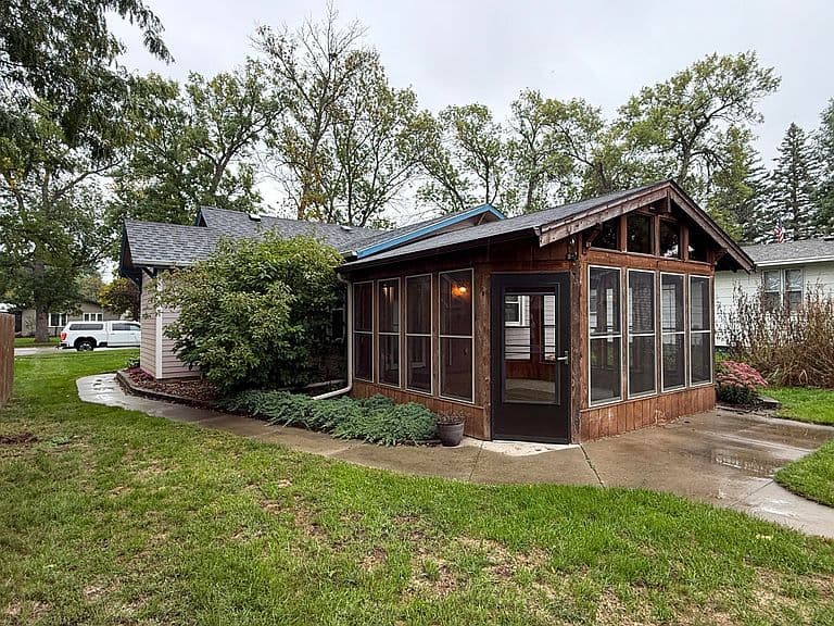 423 Hansina Ave photo 4