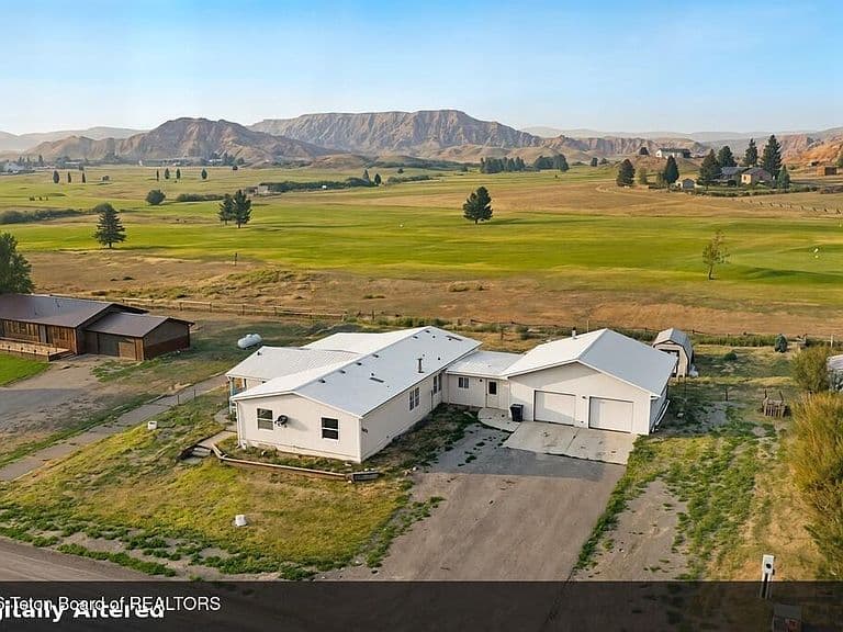 1422 E Fairview Dr photo 3