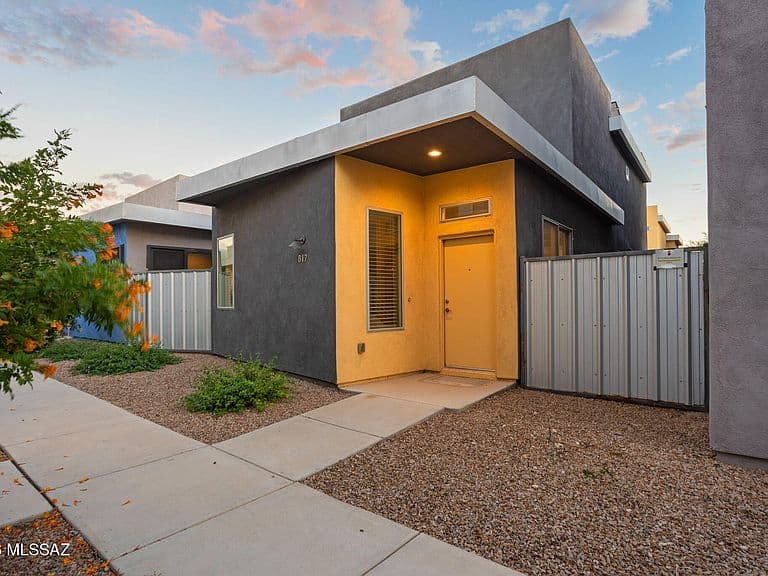 817 E Park Modern Dr photo 1